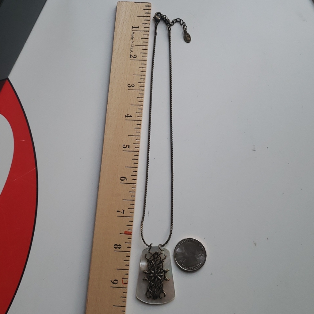 Carolina Herrera Mother Of Pearl Flower Necklace 20$